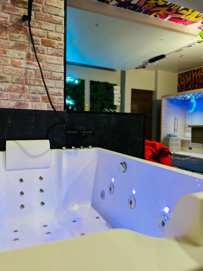 Capsule Street Art - Sauna- Jacuzzi - Playstation 5 - Billard - Netflix - Home Cinema - Terrasse Douai Exteriér fotografie