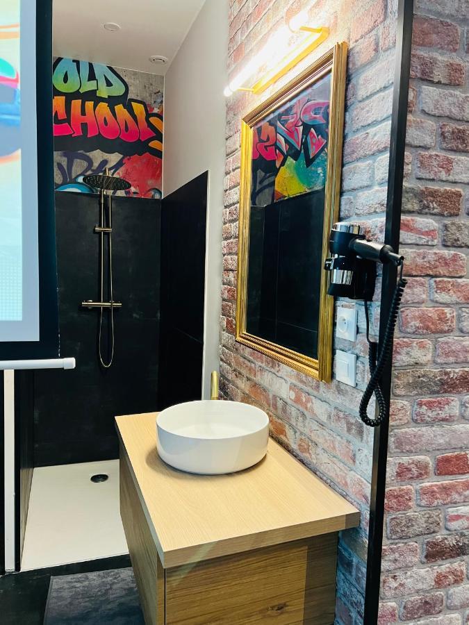 Capsule Street Art - Sauna- Jacuzzi - Playstation 5 - Billard - Netflix - Home Cinema - Terrasse Douai Exteriér fotografie