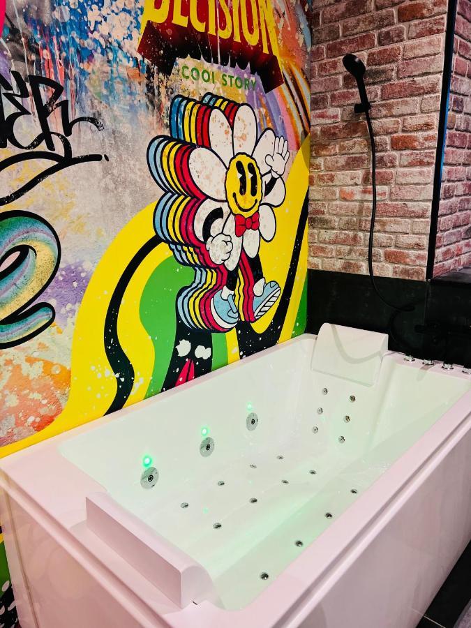 Capsule Street Art - Sauna- Jacuzzi - Playstation 5 - Billard - Netflix - Home Cinema - Terrasse Douai Exteriér fotografie